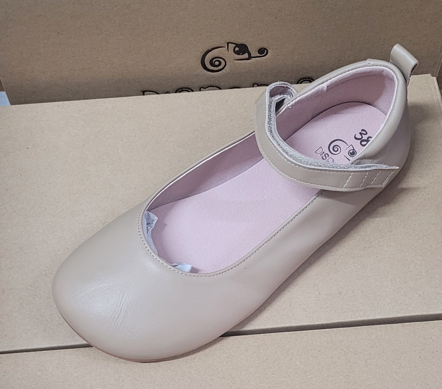 Merceditas Salón Aicha Arena- Dispares