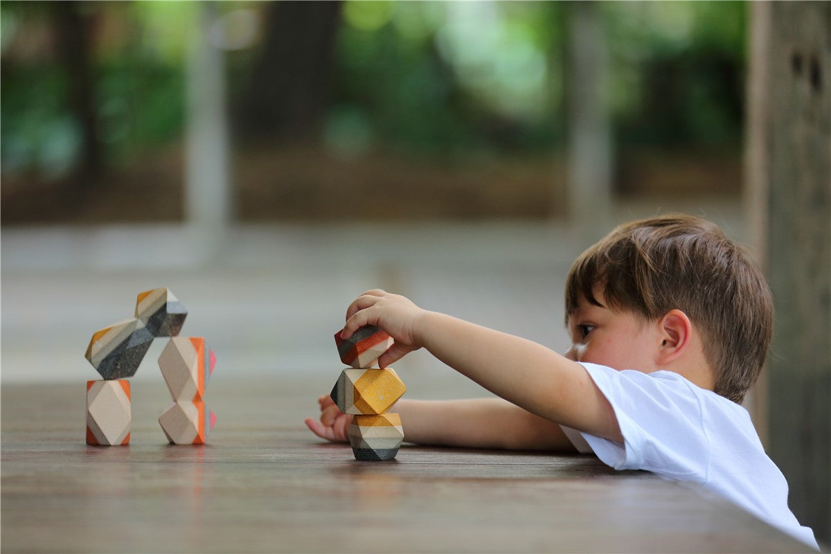 Geo roca apilables- Plan Toys