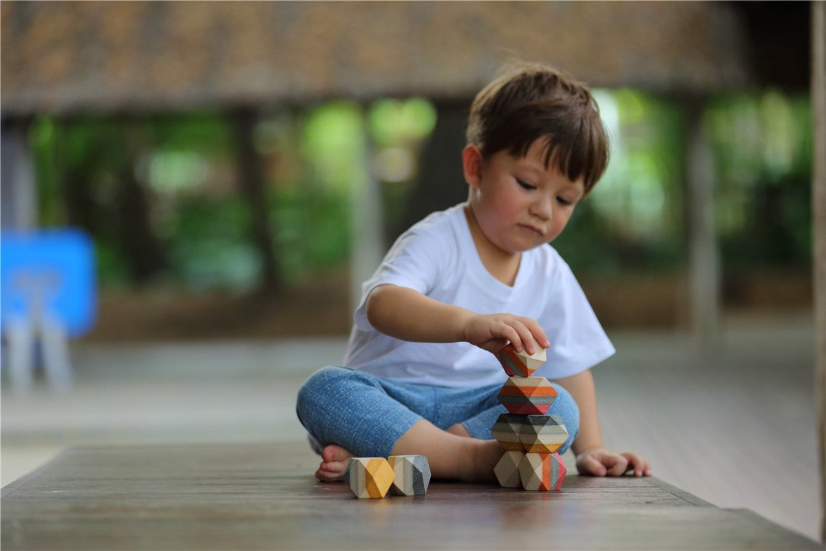 Geo roca apilables- Plan Toys